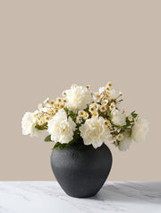 Composition florale artificielle – Pivoine blanche et marguerite