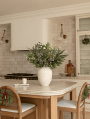 Composition florale artificielle – Baies bleues et saule