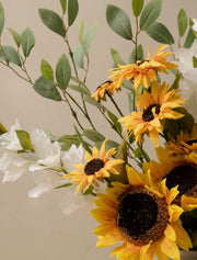 Composition florale artificielle – Tournesol et glaïeul blanc