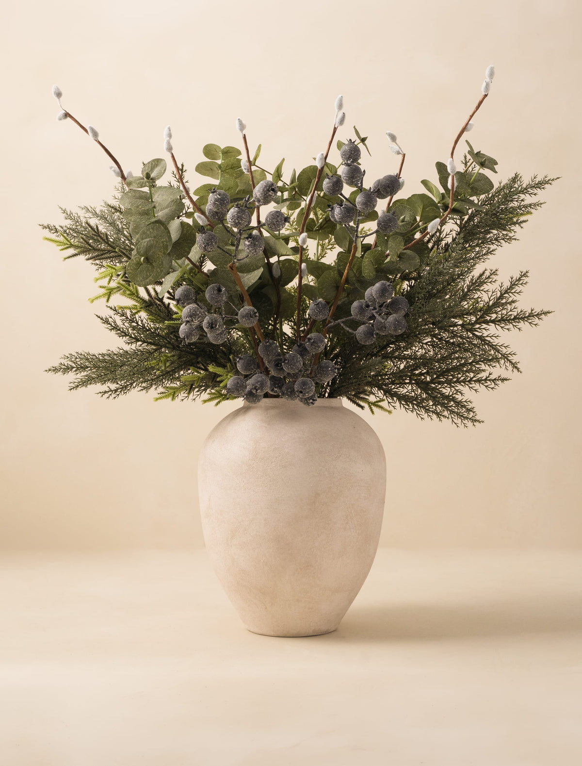 Composition florale artificielle – Baies bleues et saule