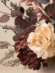Composition florale artificielle – Dahlia bordeaux et pivoine crème