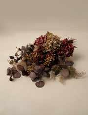 Composition florale artificielle – Fougère naturelle et hortensias bordeaux