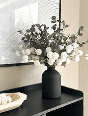 Künstliches Blumenarrangement – Weiß & Grün
