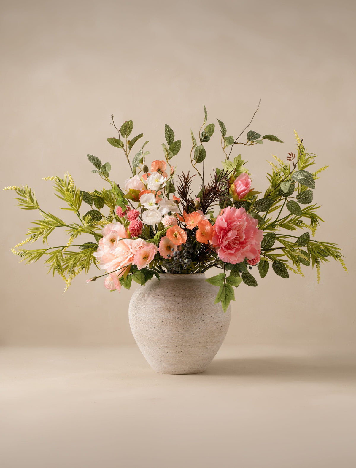 Composition florale artificielle – Coquelicot pêche et pivoine