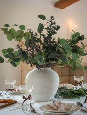 Composition florale artificielle – Eucalyptus et Baies Bleues
