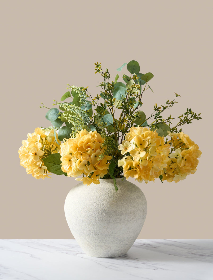 Composition florale artificielle - Eucalyptus et hortensia jaune