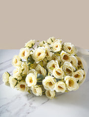 Bouquet de roses artificielles – Ivoire (12 tiges / 72 roses)