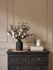 Künstliches Blumenarrangement – Weiß & Grün
