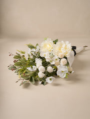 Composition florale artificielle – Coquelicot blanc et pivoine