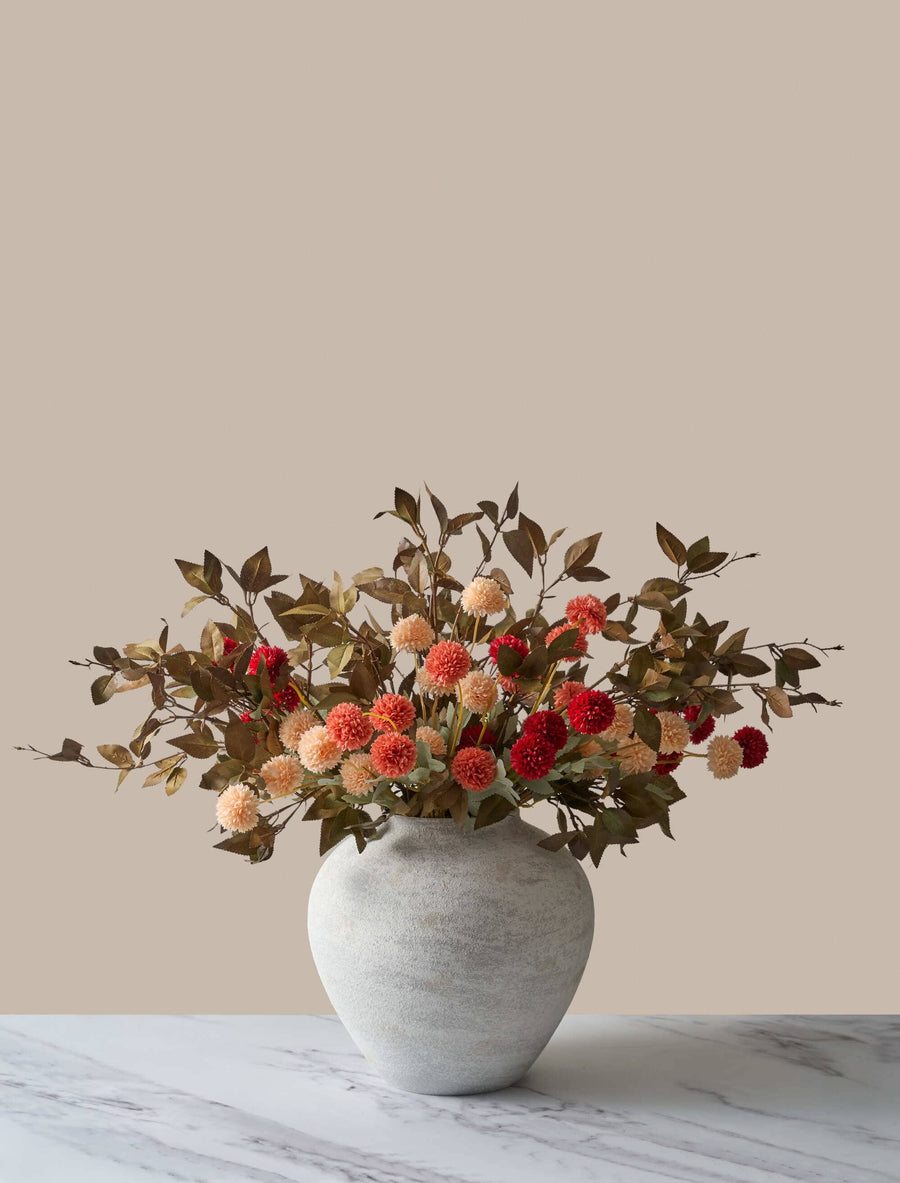 Composition florale artificielle - Assortiment de Kiku et de feuilles vertes