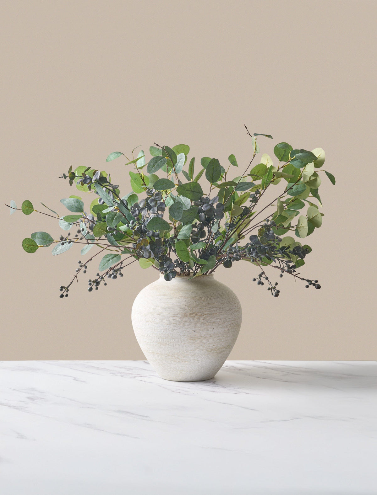Composition florale artificielle – Eucalyptus et Baies Bleues
