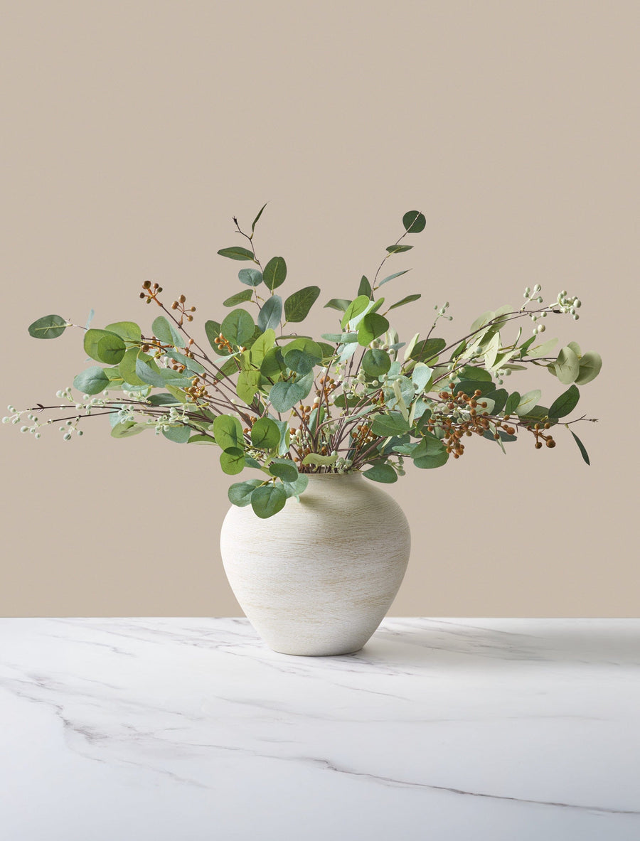 Composition florale artificielle - Eucalyptus et baies neutres