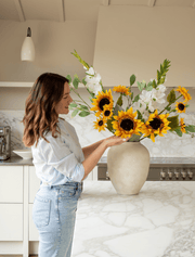 Composition florale artificielle – Tournesol et glaïeul blanc