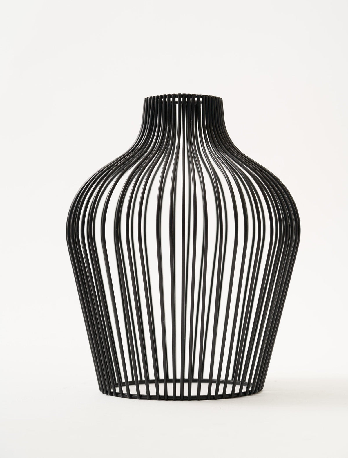 Mya Outline Vase – Black