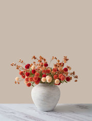 Composition florale artificielle – Chrysanthèmes Kiku et fleurs de cire