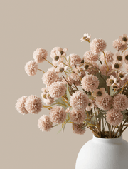 Composition florale artificielle – Fleurs de cire crème